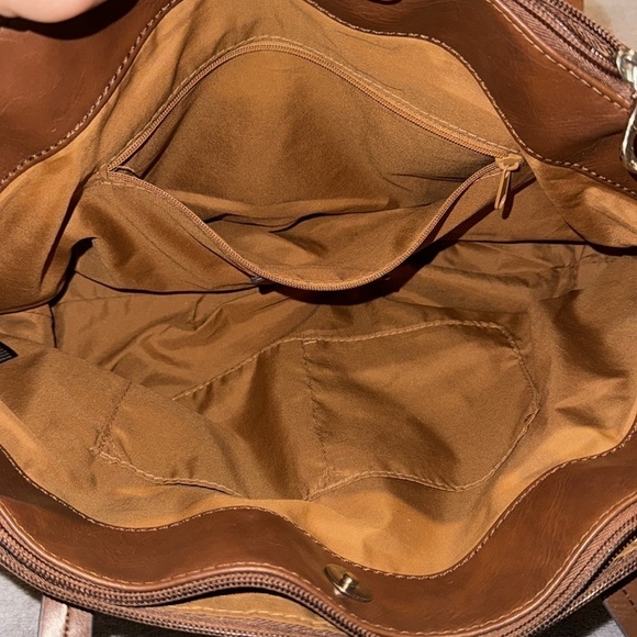 Beautiful Brown Relic Purse Shoulder Bag -Faux‎ Leather - Picture 5 of 15